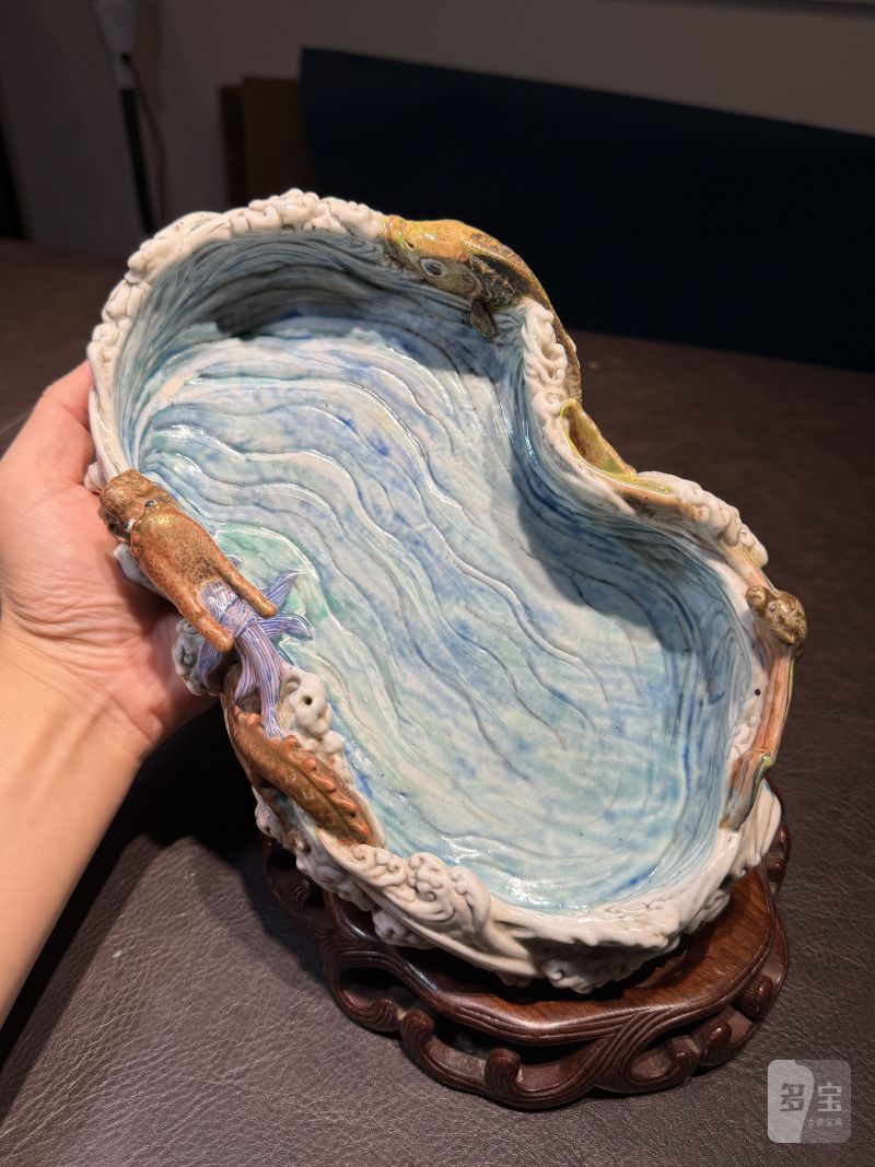 清道光 粉彩鱼化龙纹笔洗（配木座） - 图8